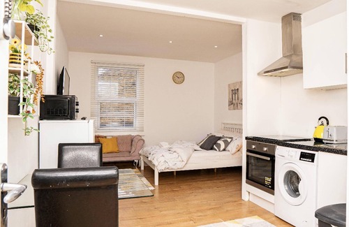 Wimbledon Park Apartment | Luxury Studio Flat in London