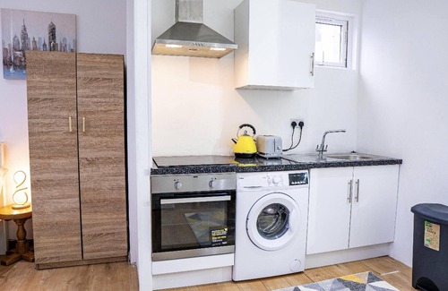 Wimbledon Park Apartment | Luxury Studio Flat in London