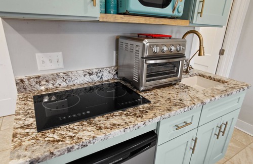 Tybee Island Apartment | Luxury studio for 2 humans &1 pup, on quiet North Beach!