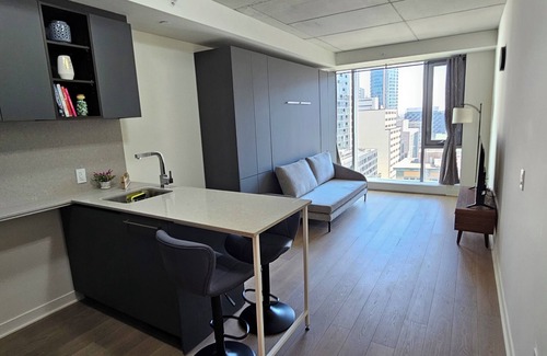 Quartier des Spectacles Apartment | Luxury Studio in the Heart of Downtown, 1 Min walk to Subway