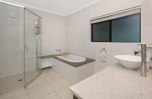 Alligator Creek House | Luxury Style Living 20 minutes from CBD