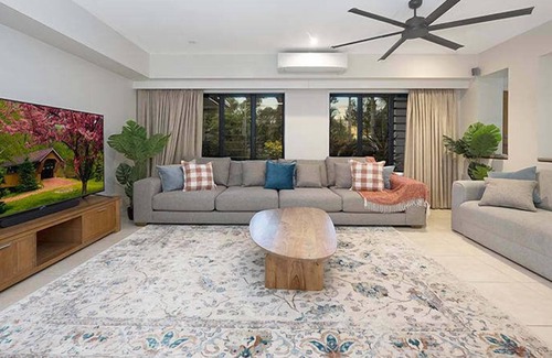 Alligator Creek House | Luxury Style Living 20 minutes from CBD