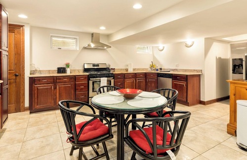 Glen Ellyn House | Luxury Suite in Glen Ellyn, IL USA