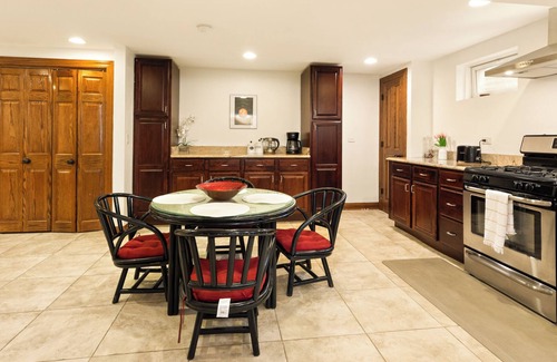 Glen Ellyn House | Luxury Suite in Glen Ellyn, IL USA