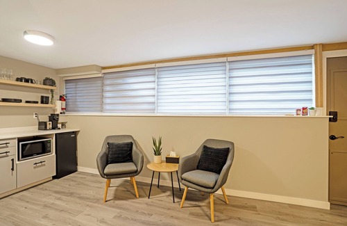 Central Okanagan House | Luxury Suite Located Downtown Kelowna Minutes away from the beach with Patio