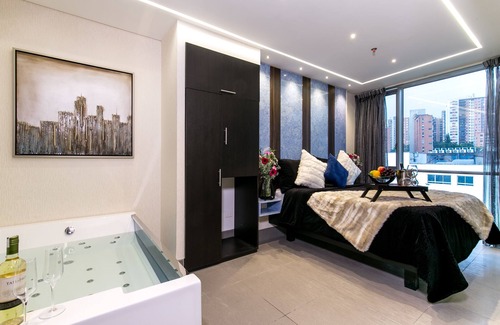 Lalinde Hotel | Luxury Suite with double jacuzzi