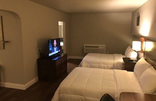 Killeen Apartment | Luxury Suites, Pool, Garden, Free Breakfast, Live Music, Fun Family Activities