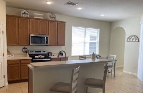 Trafalgar Village Resort | Luxury Themed 4 Bedrooms w/Pool