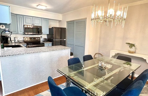 Seabrook Island Villa | Luxury Top Floor Villa Tennis Court Views by Pool with 2 bikes and 4 beach chairs