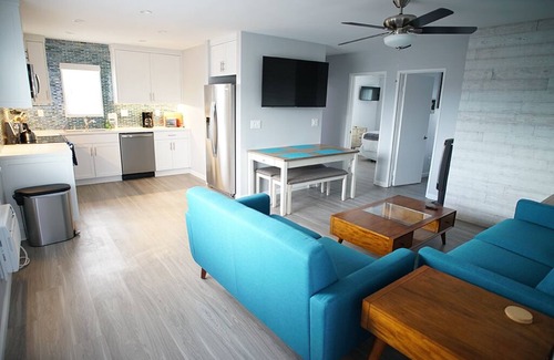 Mission Beach Apartment | Luxury Top Floor, 2 Bed #14 - 167 Steps to Mission Beach and Boardwalk.