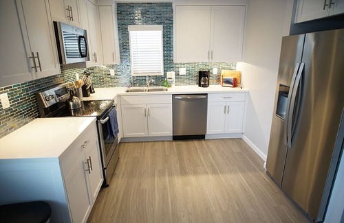 Mission Beach Apartment | Luxury Top Floor, 2 Bed #14 - 167 Steps to Mission Beach and Boardwalk.