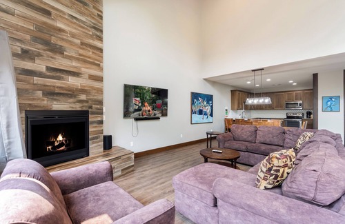 Crosslake Condo | Luxury Townhome|Heart of Crosslake|Beach and Pool