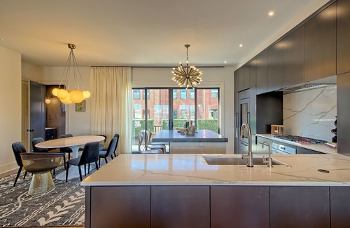 Greenville House | Luxury Townhome Walking Distance to Downtown