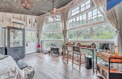 Wadmalaw Island Apartment | Luxury Treehouse. Pets ok,