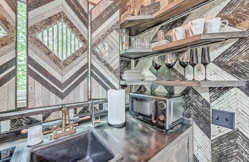 Wadmalaw Island Apartment | Luxury Treehouse. Pets ok,