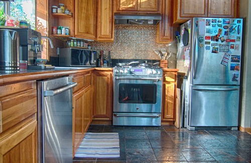 Truckee Ski Chalet | Luxury Truckee Chalet w/Hot Tub, Deck & Workspaces – Near Donner + Tahoe