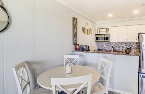 Hilton Head Island Condo | Luxury Updated Oceanfront condo at Ocean Dunes 2 BR Bikes & Beach Gear included