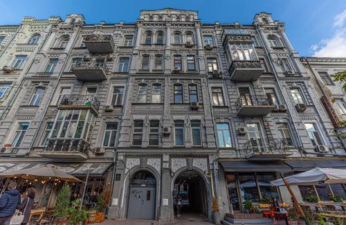 Besarabka Apartment | Luxury Urban Lofts Across Baseina 5а & Arena