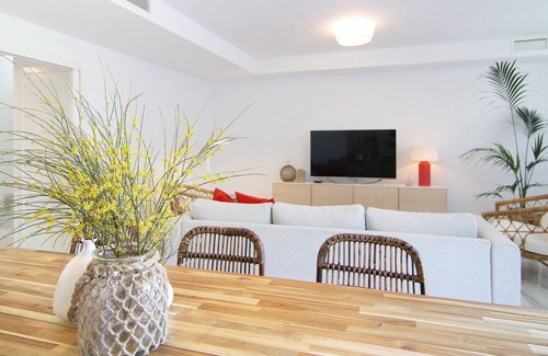 El Puerto de Santa Maria Ski Chalet | Luxury villa, 225 m2, with sea views, in exclusive urbanization
