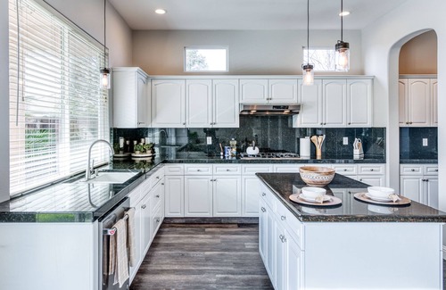 Clovis House | Luxury Vacation Stay w/Heated pool