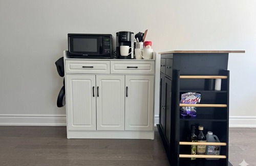 Vaughan House | Luxury Vaughan HomeStay – 1BR, Free Parking, Prime Location, 5Min to Wonderland