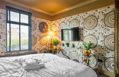 Leyton Apartment | Luxury Versace 1 Bed Hot Tub Pool Table Sky Tv