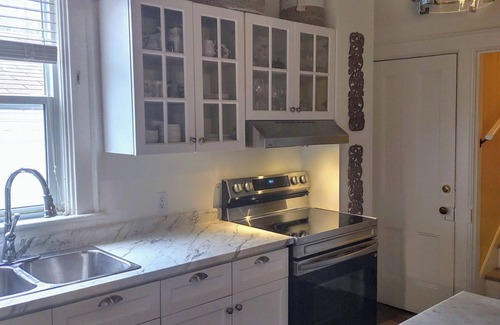Prince Edward House | Luxury Victorian house walking distance to main street Picton and Royal Hotel