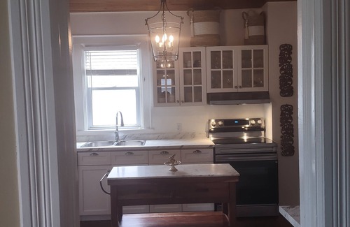 Prince Edward House | Luxury Victorian house walking distance to main street Picton and Royal Hotel