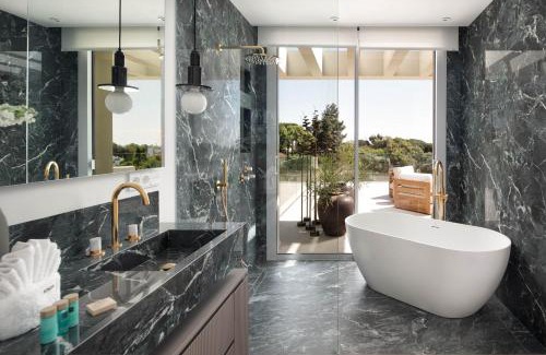 Elviria Villa | Luxury Villa Alma Pool, Garden & Parking