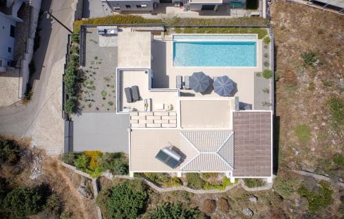 Plaka Villa | Luxury Villa Apeiro in Plaka