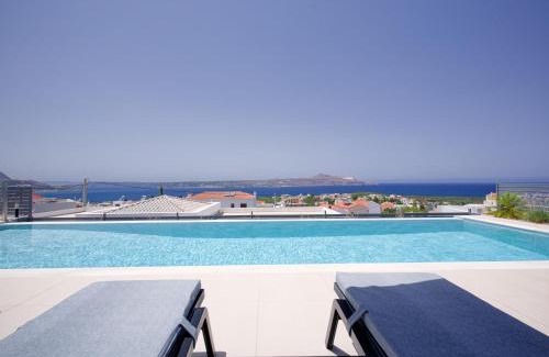 Plaka Villa | Luxury Villa Apeiro in Plaka