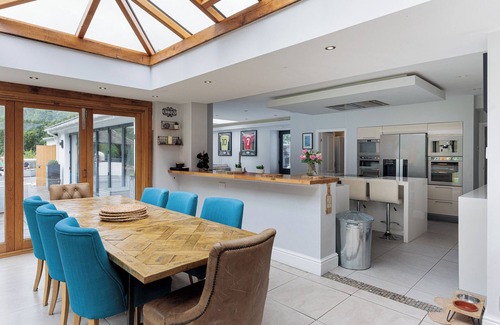 Allostock Villa | Luxury Villa in Knutsford With Heated Indoor Pool & Hot Tub