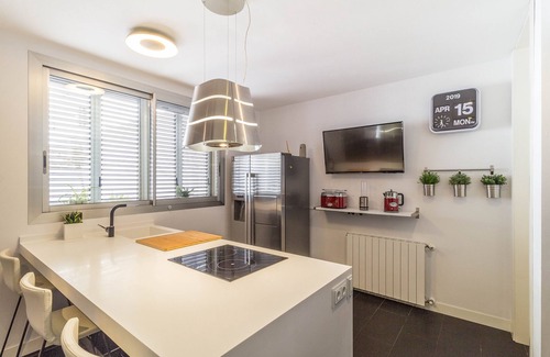 Burjasot Villa | Luxury Villa in Valencia with private pool and cinema roomBig house