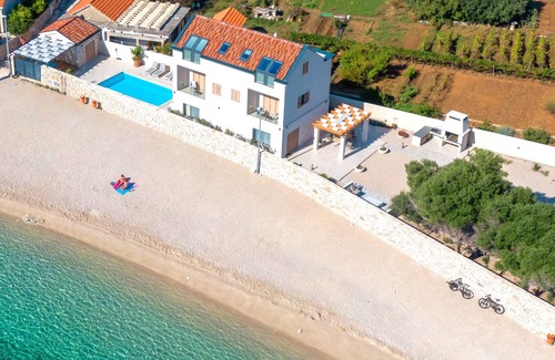 Prizba Villa | Luxury villa on the beach