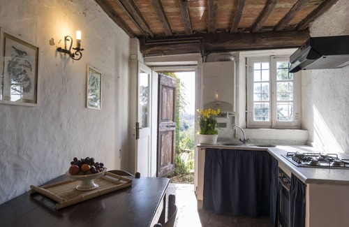 Lucca Villa | Luxury Villa on the Lucca's hills with private pool, BBQ,tennis court,PingPong.