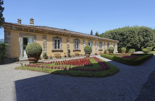 Lucca Villa | Luxury Villa on the Lucca's hills with private pool, BBQ,tennis court,PingPong.