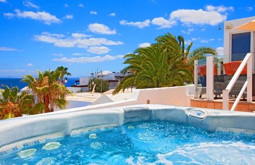 Puerto del Carmen Villa | luxury villa sleeps 8 with amazing sea views