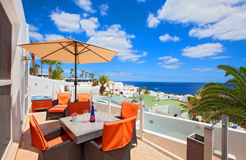 Puerto del Carmen Villa | luxury villa sleeps 8 with amazing sea views