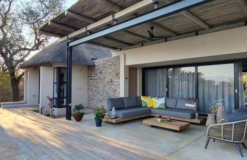 Hoedspruit House | Luxury Villa with Heated Pool