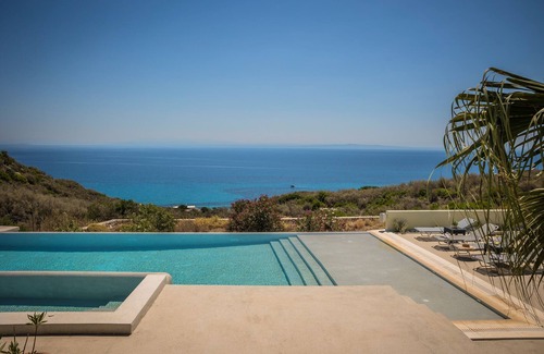 Skala Villa | Luxury Villa with Jacuzzi, Infinity Pool And Spectacular Sea & Mountain Views