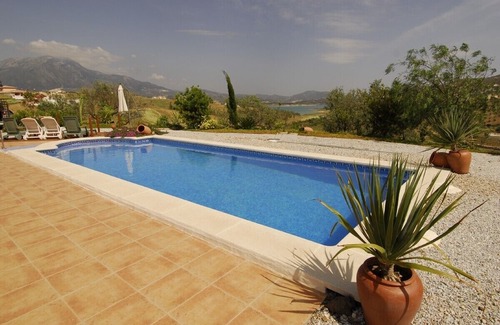 Vinuela Villa | Luxury Villa with large pool and panoramic views of lake Vinuela