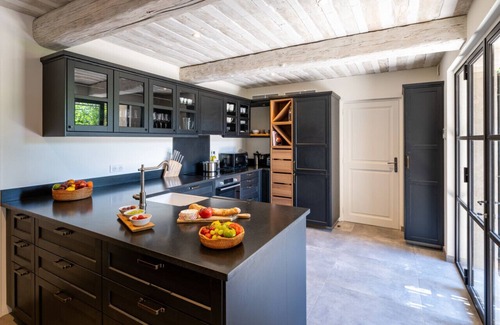 Eygalieres Villa | Luxury villa with private heated pool, Eygalieres centre