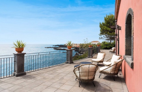 Pozzillo Villa | Luxury villa with pool and direct access to the sea, Pozzillo