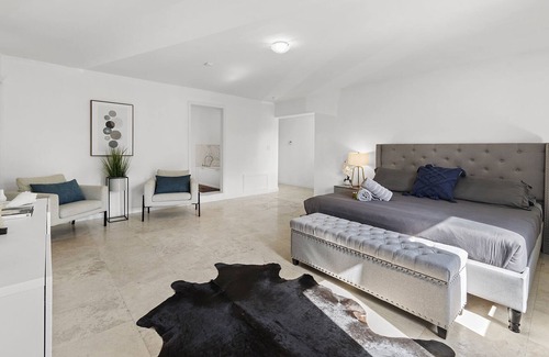The Roads Villa | Luxury Villa with Pool sleeps 12. Outside Kitchen, Basketball, Billard !
