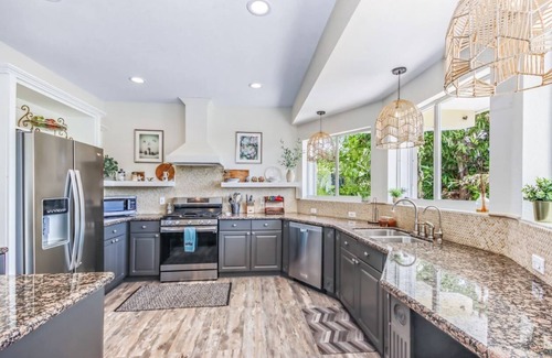 Twin Lakes House | Luxury Water Front Home, Private Pool, Spa, Tiki Bar, 37' Foot Dock with Kayaks
