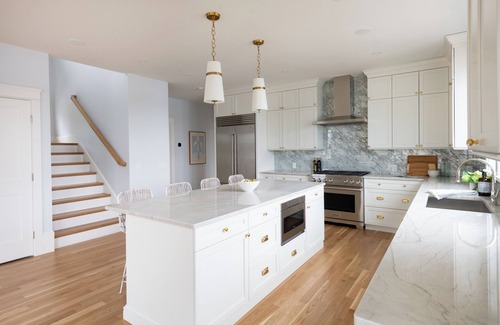 Narragansett House | Luxury Waterfront Home Private Dock, Stunning Views & Sleeps 14