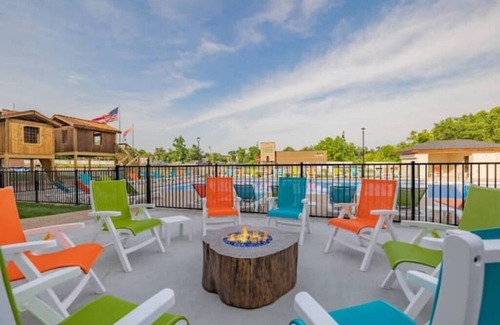 Downtown Branson Apartment | Luxury Waterfront Creekside, In/Out Pools & View!