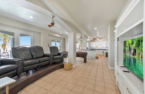 El Lago House | Luxury Waterfront Estate-Private Pool/Sunset Views