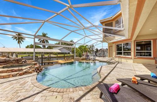 Yacht Club House | Luxury Waterfront Home Pool, Spa & Dock- Direct Gulf Access, Kayaks Walk to Beach!
