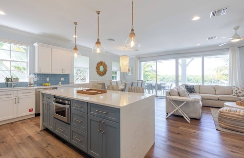 Marathon House | Luxury waterfront Home, Pool, Boat Slip, Bikes, Discounts Available thru Jan 31